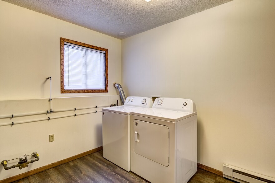 Building Photo - 2804 Edgewood Dr