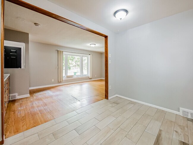 Building Photo - Charming 3-Bedroom Ranch in the Heart of Garden City