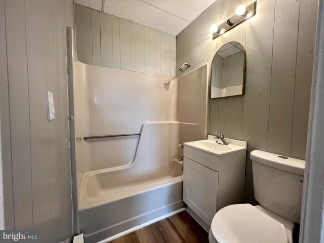 Building Photo - 6 Laurel Hill Ln