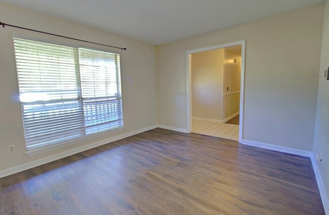 Building Photo - 809 Barrington Dr