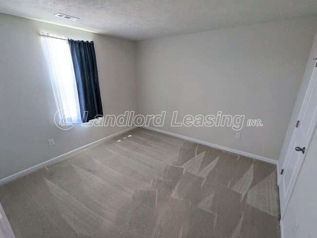 Building Photo - Martin's Run Colonial in Amherst School Di...