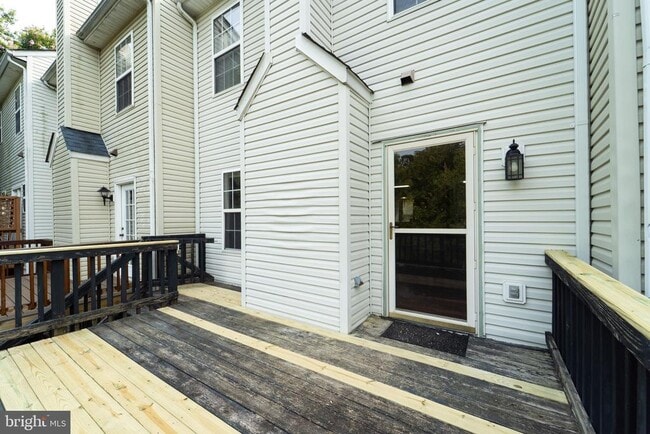 Building Photo - 413 Lakeview Ct
