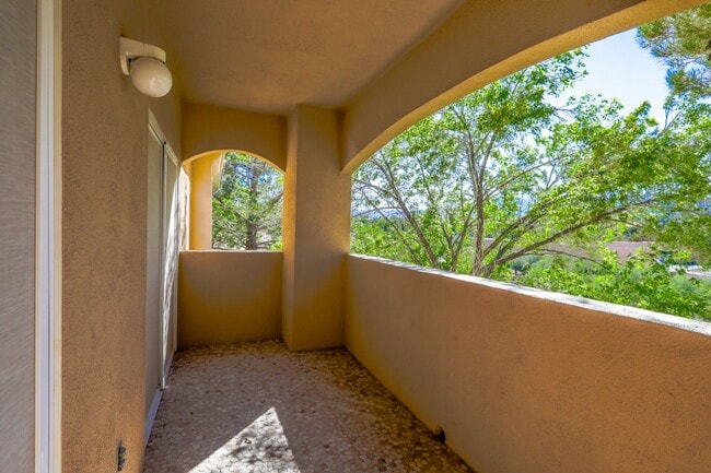 Building Photo - 2 Bedroom Condo In Guard Gated Summerlin C...