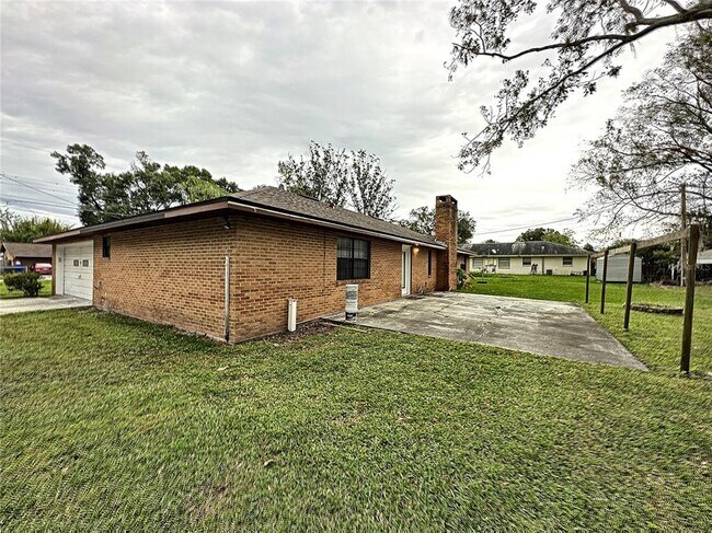 Building Photo - 722 W Alamo Dr