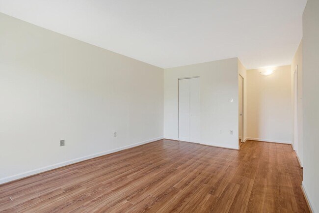 Building Photo - Coming Soon! 2 bedroom condo in Annapolis!