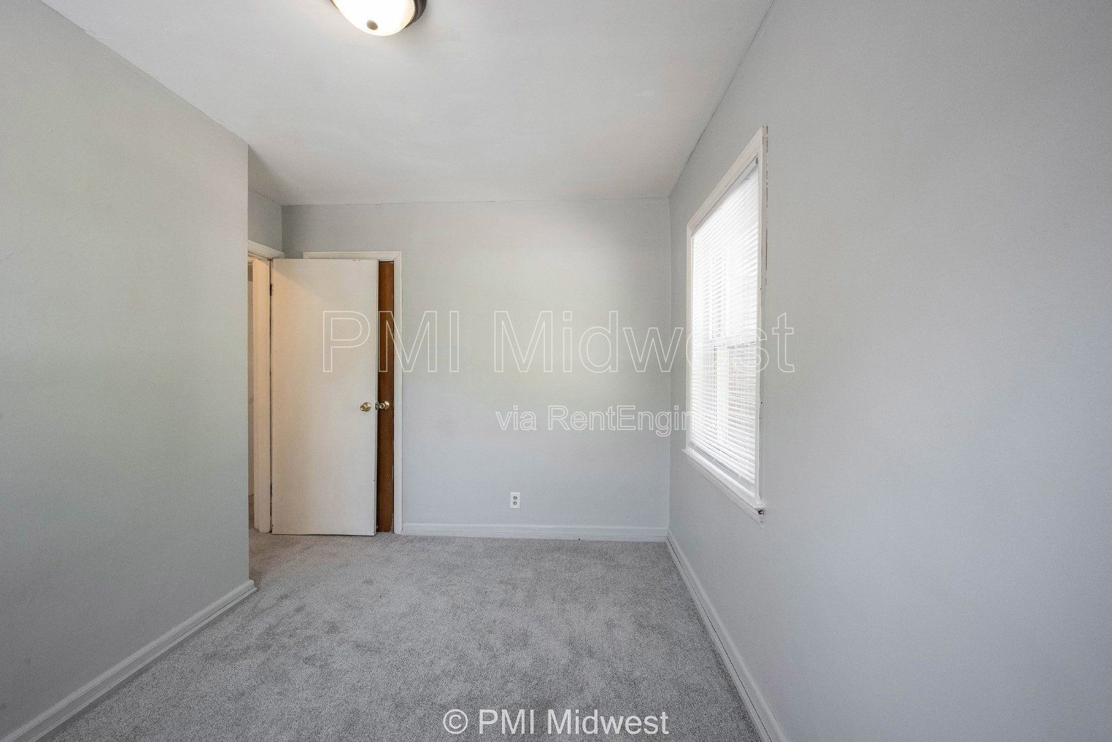 Building Photo - 3725 N Sherman Dr