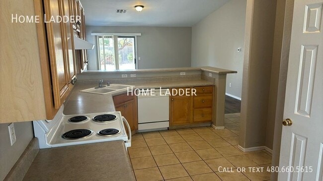 Building Photo - 10805 W Wilshire Dr