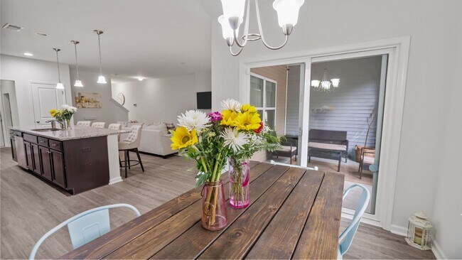 Building Photo - Stylish 3 Bedroom Townhome in The Commons – Richmond Hill Living at Its Finest