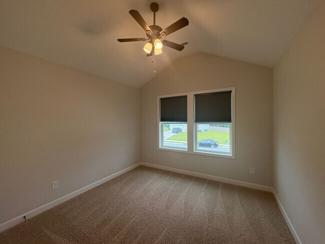 Building Photo - Gorgeous 4 Bed, 2.5 Bath Home in Fayetteville