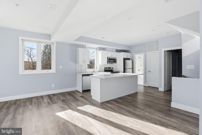 Building Photo - 2602 4th St NE