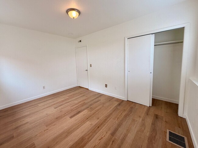Building Photo - 1330 17th Ave