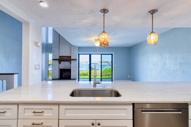 Building Photo - 121 Lagoon Ct