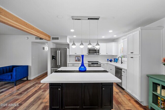 Building Photo - 8326 E Crestwood Way