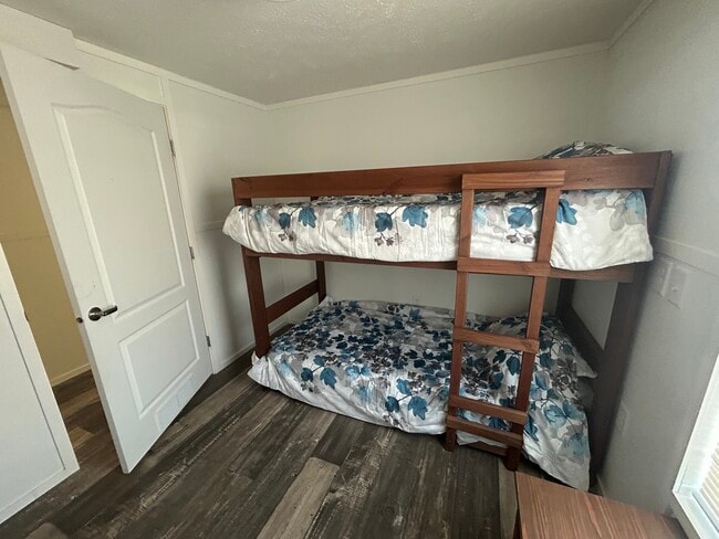 Building Photo - 407 NW Park St