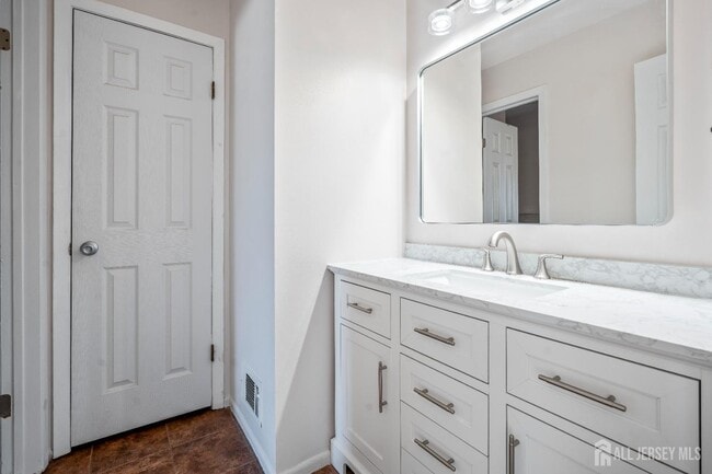 Building Photo - 424 Middlewood Rd