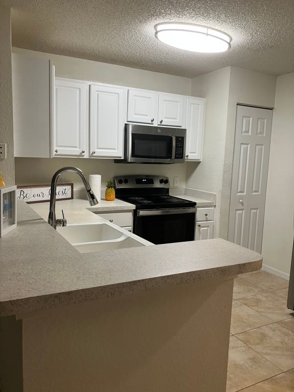 Building Photo - 4240 Summer Landing Dr