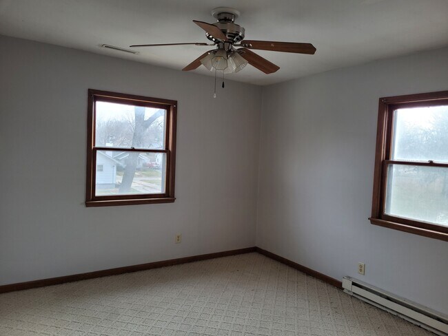 Bedroom - 220 W 10th St S