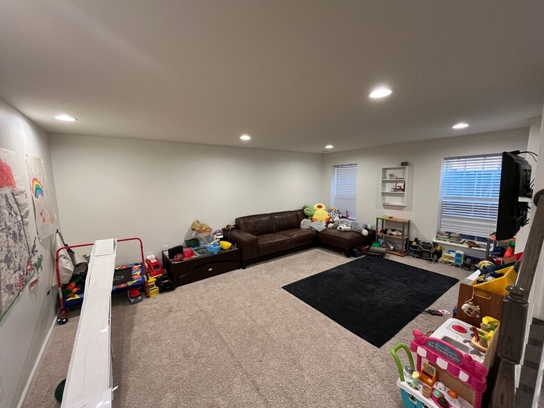 Building Photo - 277 Pear Blossom Rd