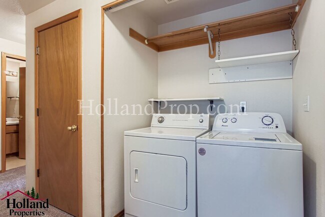 Building Photo - Charming 3-Bedroom Duplex in a Prime Locat...