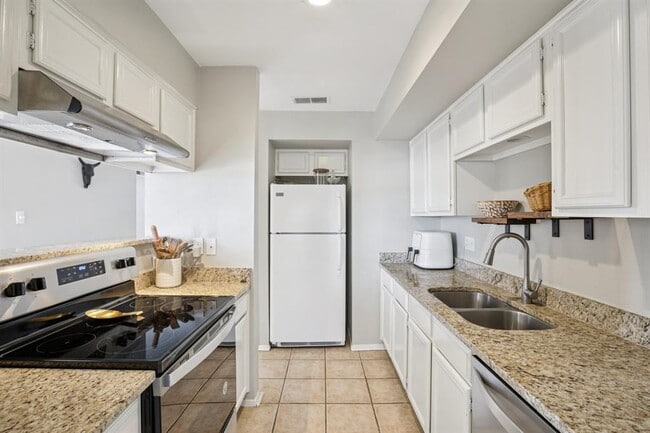 Building Photo - 4159 Steck Ave