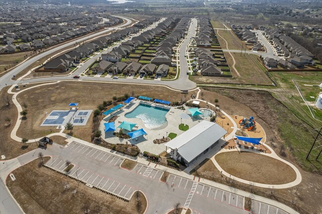 Building Photo - 466 Spinnaker Loop