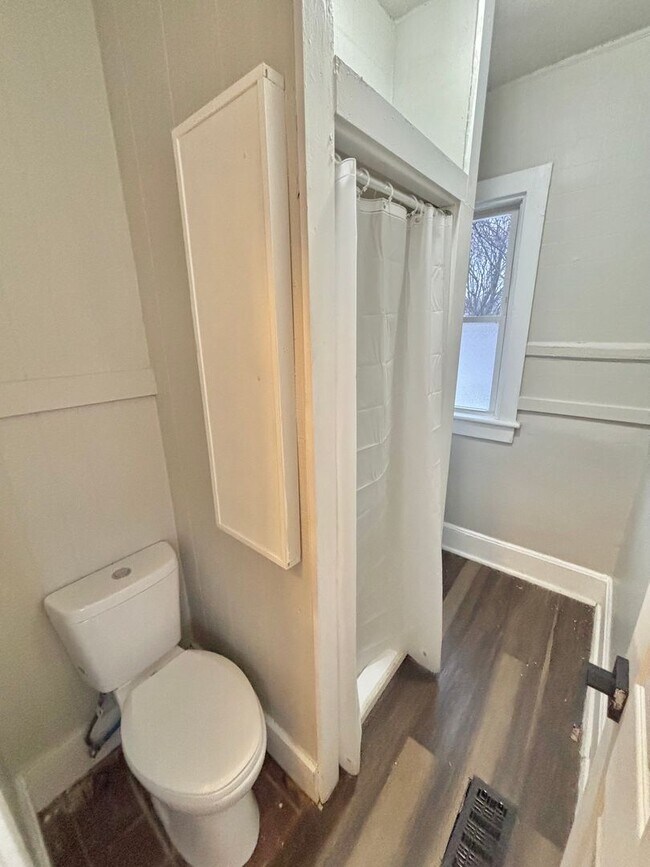 Building Photo - 148-152 Grand Avenue