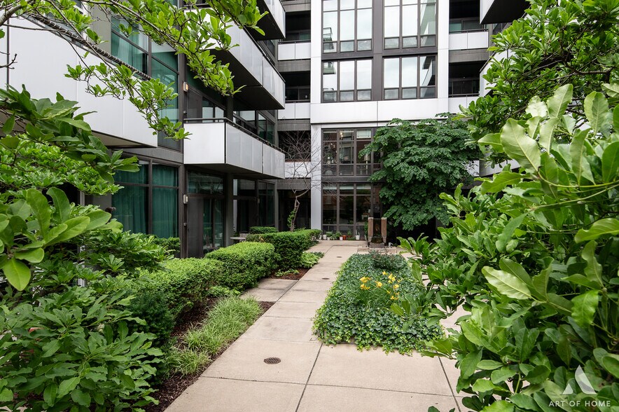 Building Photo - 660 W Wayman St