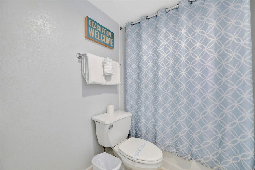Building Photo - 611 Destiny Dr