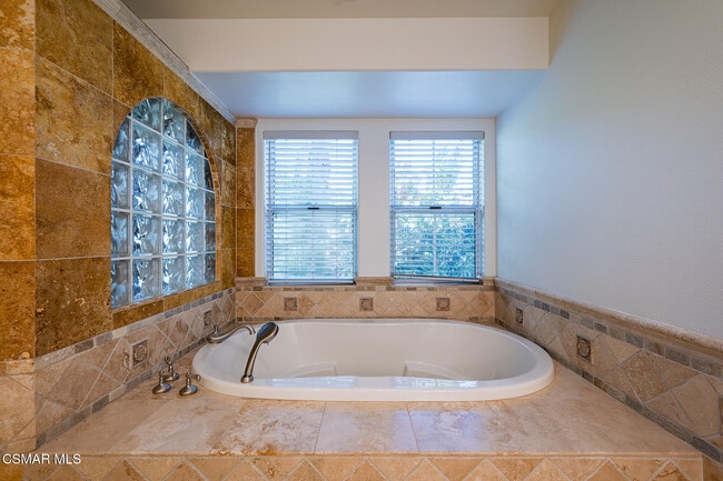 Building Photo - 2612 Yellowwood Dr