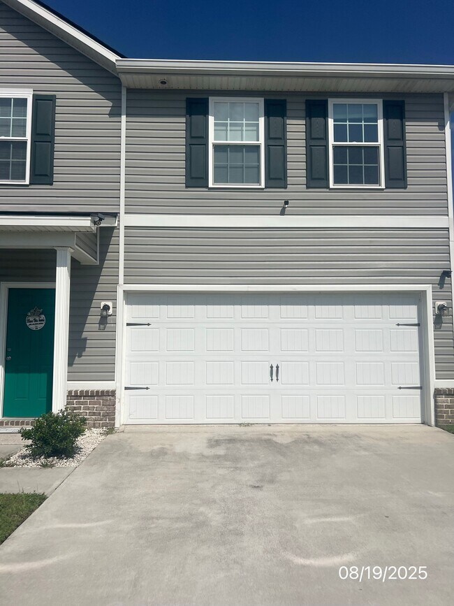 Building Photo - 73 Labrador Ln