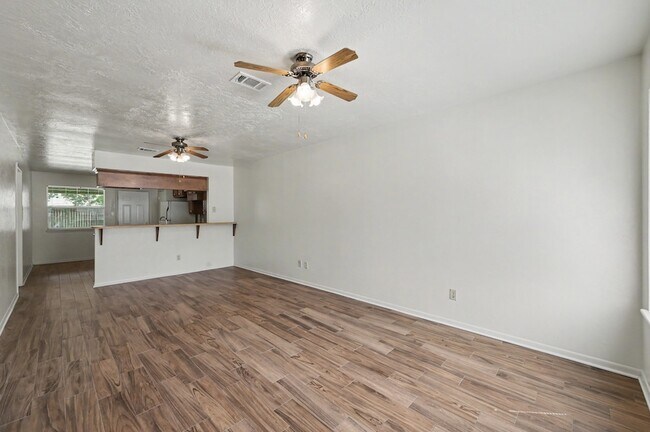 Building Photo - 1605 Hazelwood St