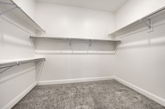 Building Photo - 580 Bradley Dr