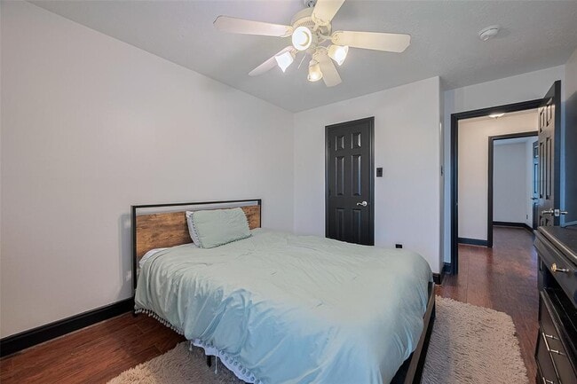 Building Photo - 13703 Broad Oaks Ln