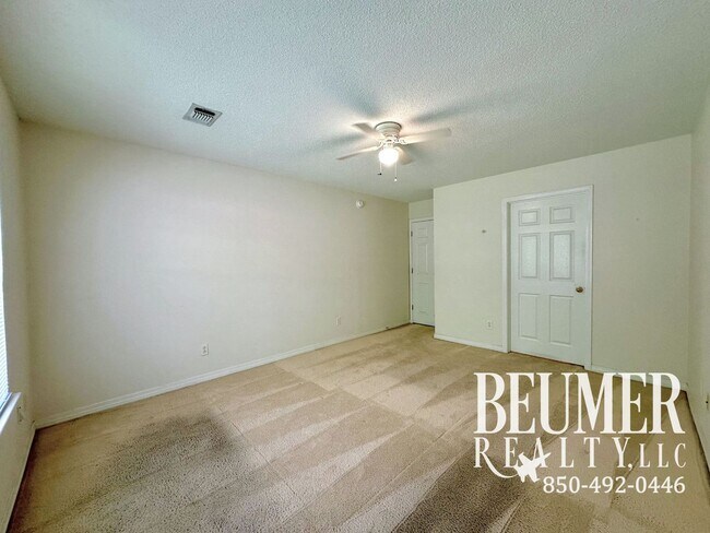 Building Photo - 136 Carrier Dr