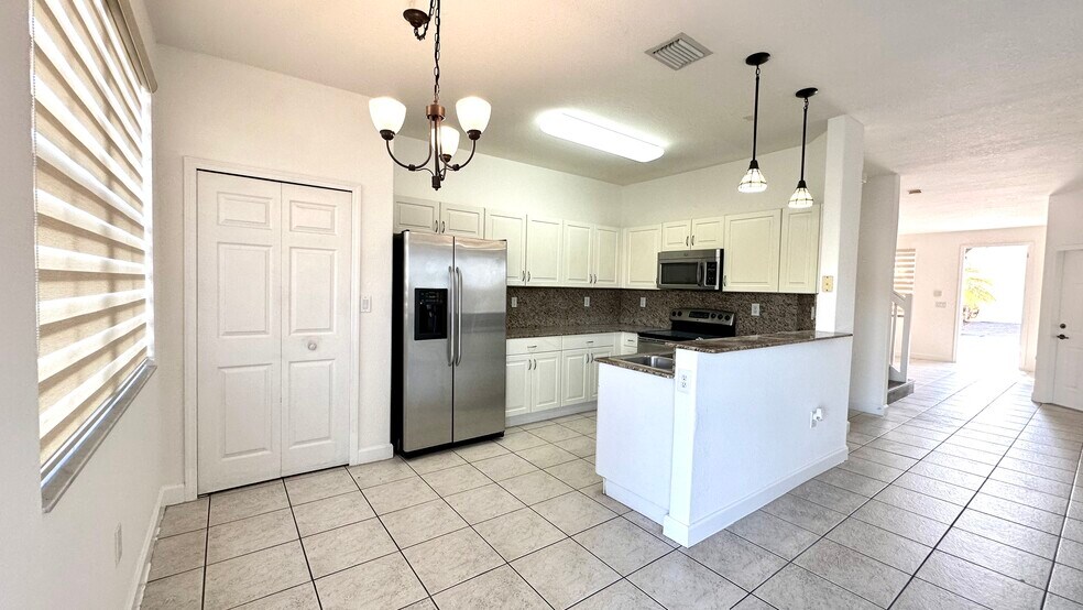 Building Photo - 10911 NW 79th St