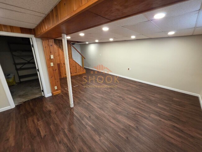 Building Photo - GORGEOUS ALL BRICK HOME CLOSE TO CAMPUS