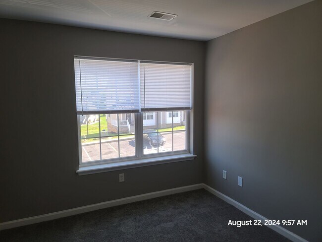 Building Photo - 370 Viewpoint Way