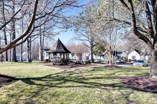 Building Photo - 8321 Barons Ct