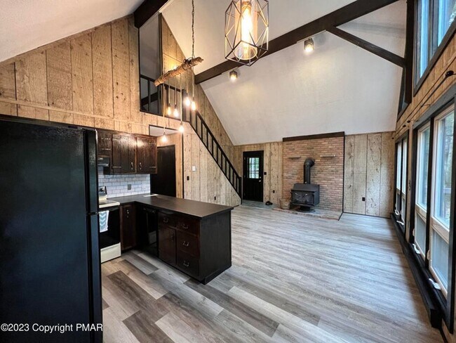 Building Photo - 211 Dorchester Dr