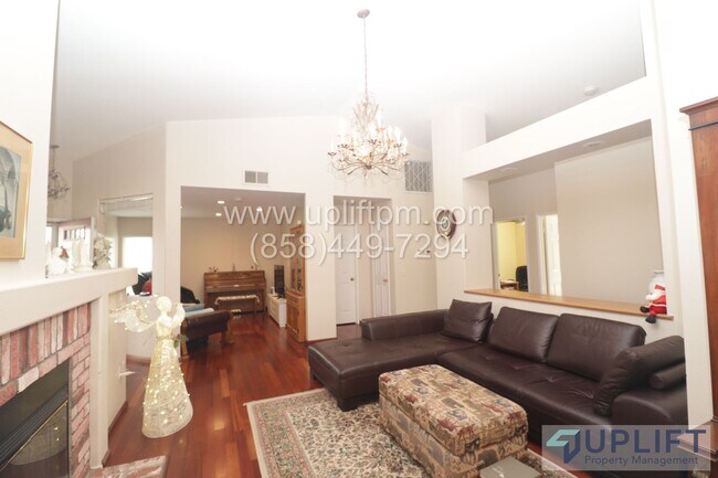 Building Photo - 3 Bed 2 Bath Home With Spacious Back Yard