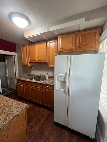 Kitchen - 626 N 41st Ave