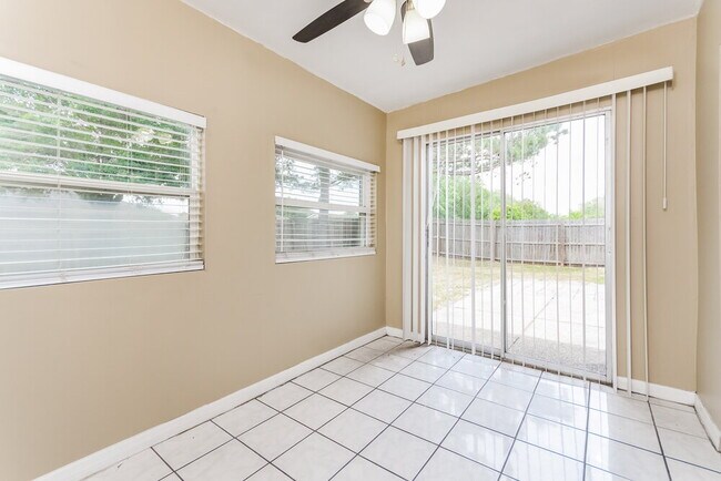 Building Photo - 718 Del Prado Dr