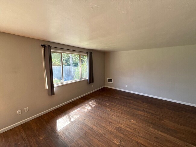 Building Photo - 4776 Buffalo Dr SE