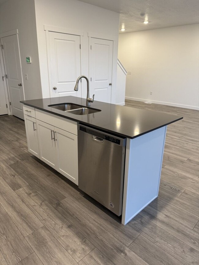 Building Photo - Beautiful Home in Santaquin, UT