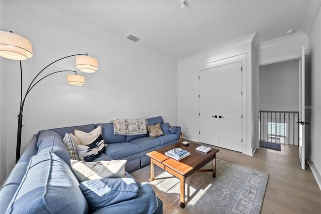 Building Photo - 321 12th Ave NE