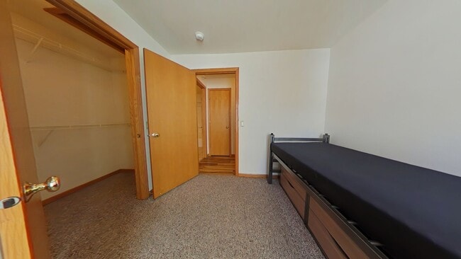 Building Photo - 3 Bedroom, 2 Bathroom
