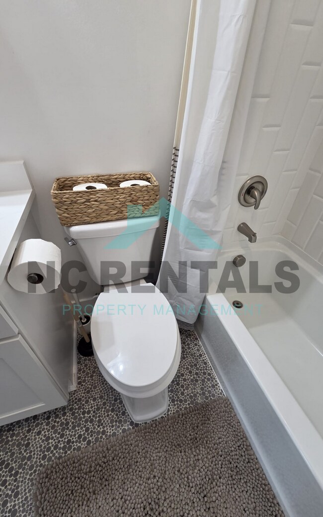 Building Photo - 1501 E Jones St