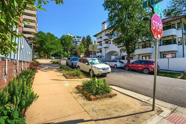 Building Photo - Condo in Historic Governor's Park!