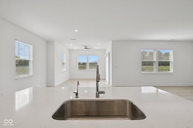 Building Photo - 15480 Postman Rd