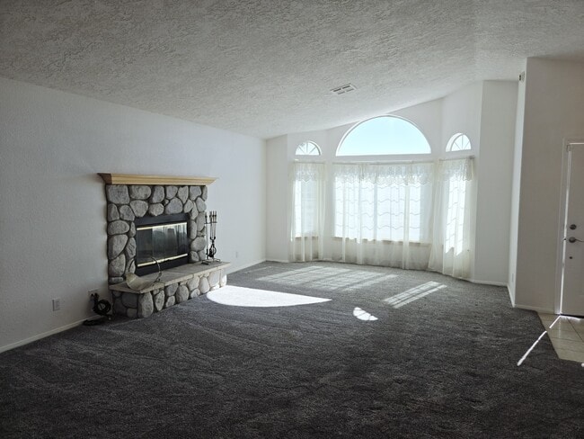 Building Photo - 250 Comstock Ave